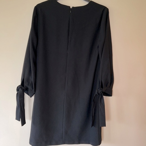 Cece black a-line mini dress w/ v neck & bracelet length sleeves, size 2, EUC - Picture 3 of 3